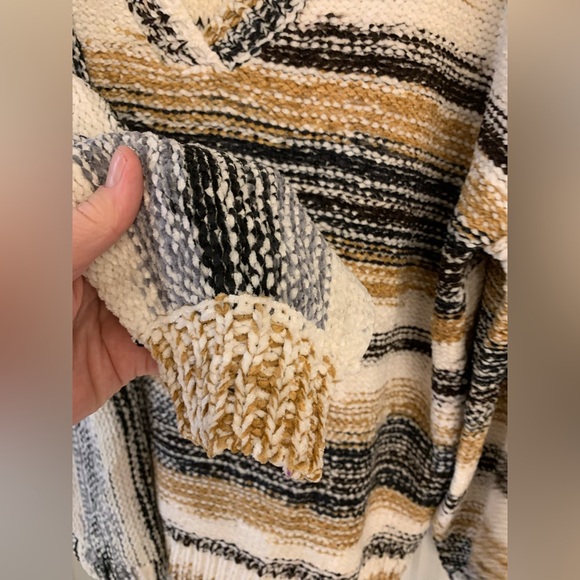 POL Abstract Stripe V-Neck Pullover Sweater NWOT 🌴 - Picture 6 of 11